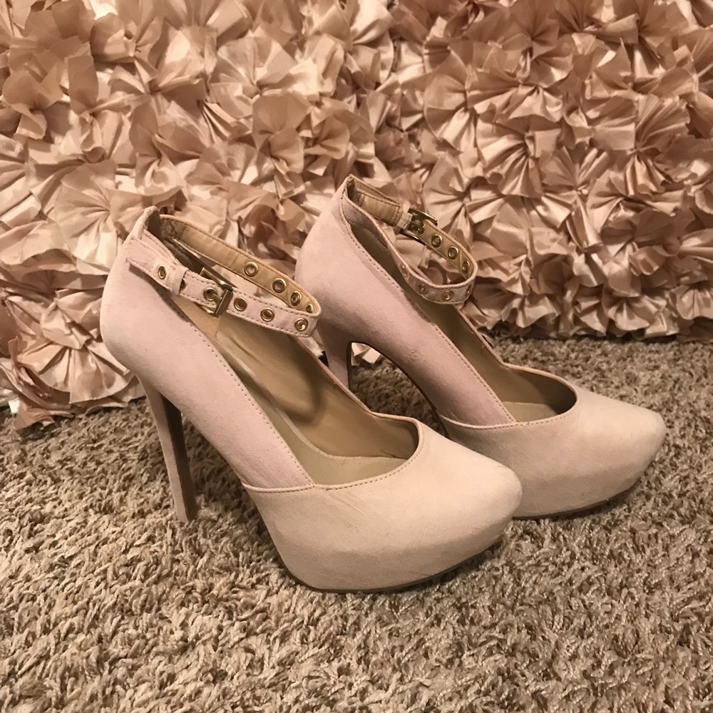 Nude Pumps!!!